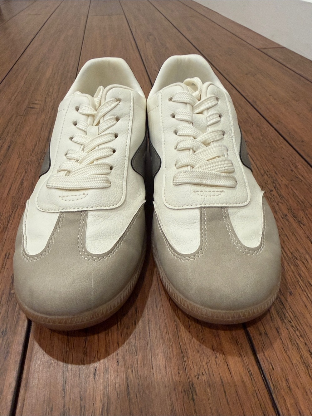 DV by Dolce Vita Cream & Taupe Retro Sneakers